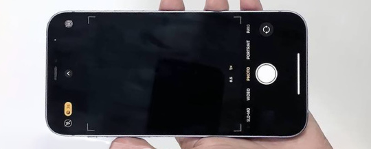 Phone camera app with a black viewfinder